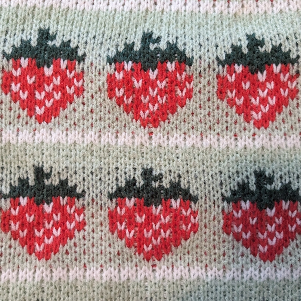 Adorable knit strawberry halter tank top - Picture 3 of 6